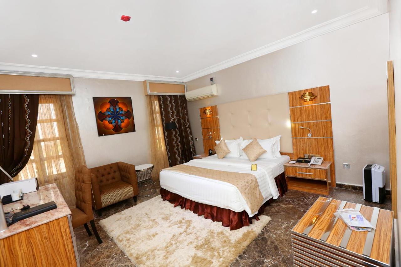 The Wells Carlton Ξενοδοχείο Αμπούζα Εξωτερικό φωτογραφία